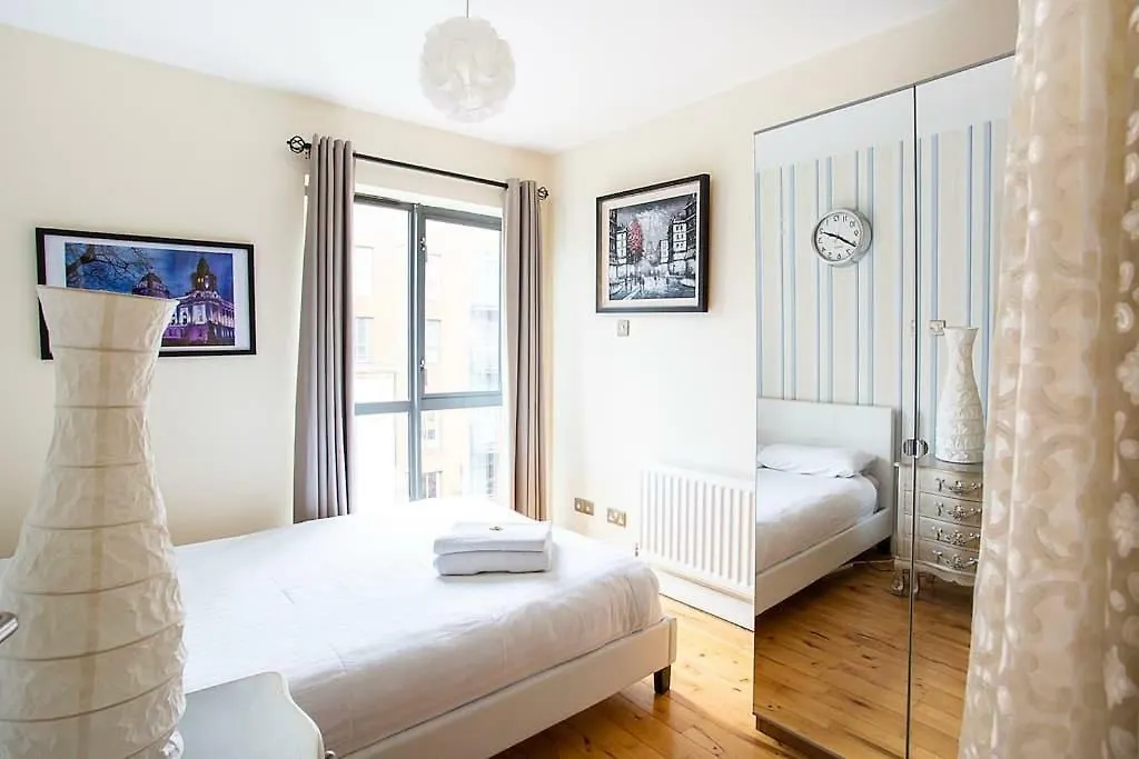 Spacious Belfast City Centre Duplex Apartment 0*,  Reino Unido