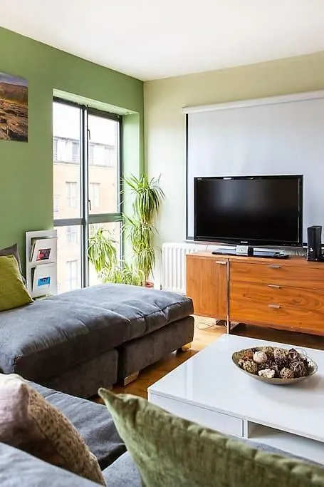 Spacious Belfast City Centre Duplex Apartment 0*,