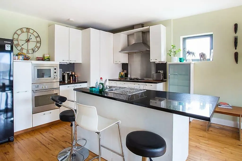 Spacious Belfast City Centre Duplex Apartment 0*,