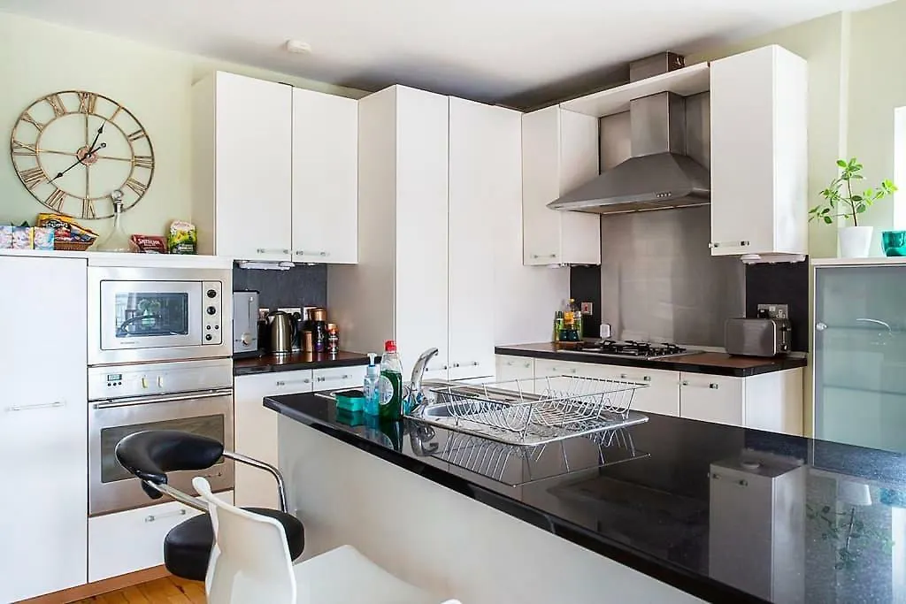 Spacious Belfast City Centre Duplex Apartment 0*,  المملكة المتحدة